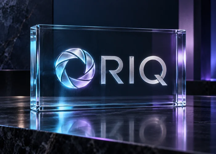 Oriq: Identidad futurista sobre superficies de cristal. Concepto original de muestra.